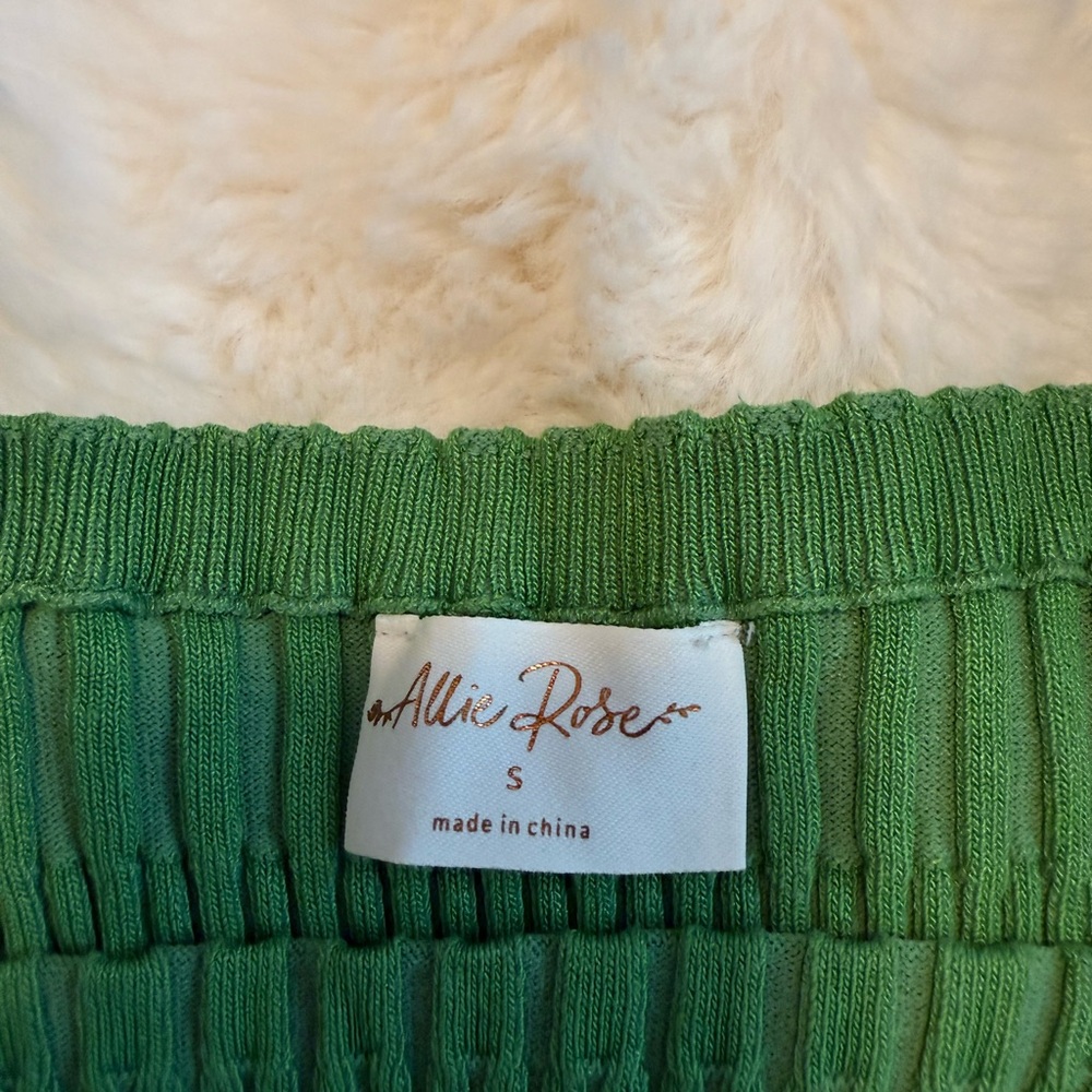 Chic Green Ribbed Tank Top - Picture 4 of 6